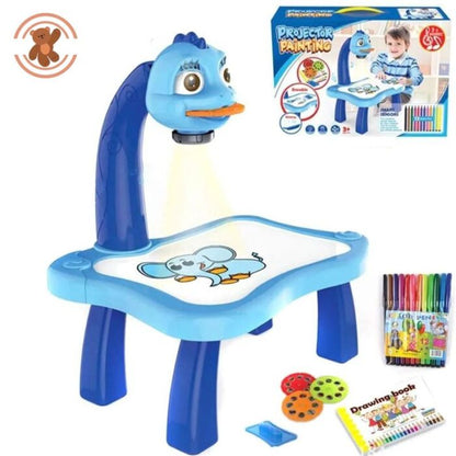 Csodálatos Teljes Készlet: GlowArt™ LED Projektoros Tanulóasztal – Fejleszd a neuronokat és felejtsd el a mobilt! (2026-os Trend) + 12 AJÁNDÉK filctoll és füzet